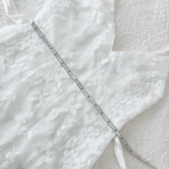 NWOT Lulus Forever Fanciful White Floral Embroidered High-Low Midi Dress XSmall - Picture 7 of 8